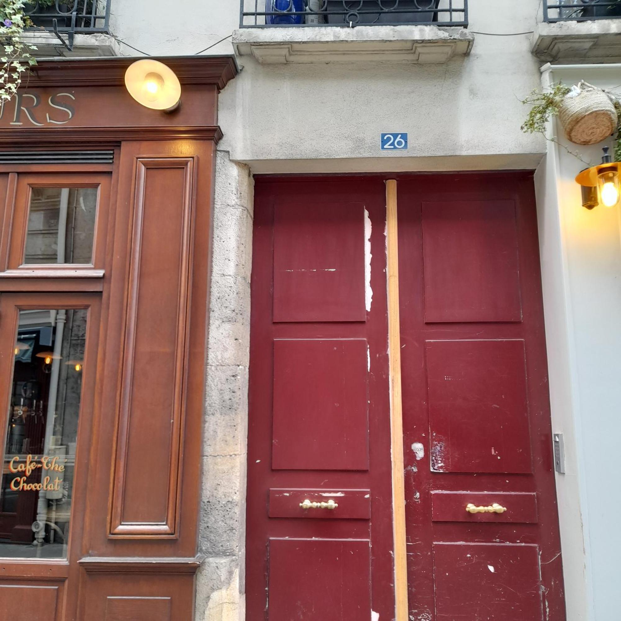 Cosy 2 Pieces Typiquement Parisien A Notre-Dame Apartment Luaran gambar